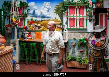Boutique de souvenirs colombiens près du marché aux fruits Galeria Alameda à Cali, Departamento Valle del Cauca, Colombie, Amérique latine, Amérique du Sud Banque D'Images