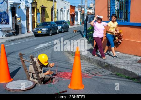 Travailleur dans les rues de San Antonio de Cali dans la vallée de Cauca, Colombie, Amérique du Sud. Banque D'Images