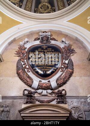 Mausoleo a las héroínas de los sitios de Zaragoza. Iglesia y plaza de Nuestra Señora del Portillo. Saragosse. Aragón. España Banque D'Images