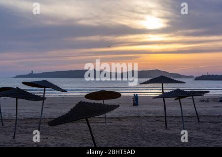 Île de Mogador depuis la plage d'Essaouira, Essaouira, Maroc Banque D'Images