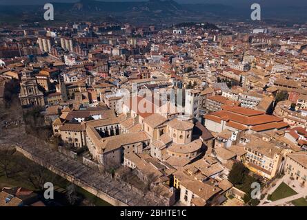 Vue panoramique du quartier historique de Vic avec vue sur les montagnes, Catalogne, Espagne Banque D'Images