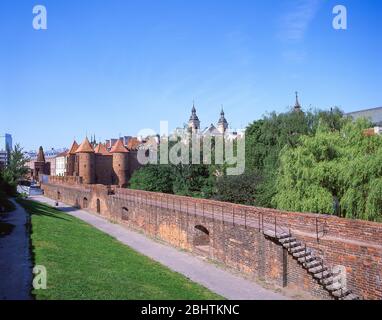 Les remparts de la Barbican de Varsovie (Barbakan) et de la vieille ville, la vieille ville, Varsovie (Warszawa), République de Pologne Banque D'Images