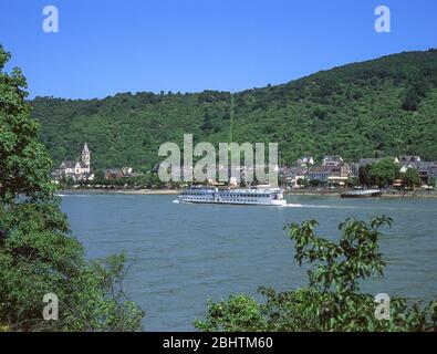 Bateau à moteur sur le Rhin, Kaub, Rhénanie-Palatinat, République fédérale d'Allemagne Banque D'Images