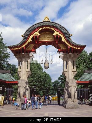 Entrée de la porte d'éléphant aux jardins zoologiques de Berlin, Tiergarten, Berlin, République fédérale d'Allemagne Banque D'Images