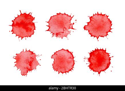 Éclaboussures de sang, gouttes et traces isolées sur fond blanc Banque D'Images
