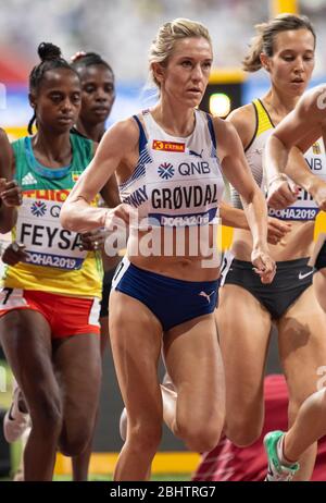 DOHA - QATAR - OCT 2: Karoline Bjerkeli Grøvdal (NOR) en compétition dans les femmes 5 000 m chauffe pendant le sixième jour des 17 Championnats du monde d'athlétisme de l'IAAF Banque D'Images