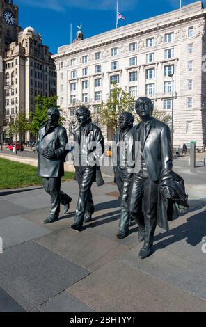 The Beatles Statut à Pier Head à Liverpool Banque D'Images