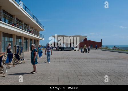 Modernisme style international Architecture moderniste Pavillon blanc de la Warr, Marina, Bexhill-sur-Mer TN40 par Erich Mendelsohn Serge Chermayeff Banque D'Images