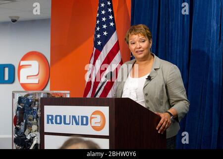 Austin Texas États-Unis, 20 juillet 2011 : États-Unis Lisa P. Jackson, administratrice de l'EPA, s'exprime lors d'une conférence de presse annonçant une stratégie fédérale visant à promouvoir les marchés et les emplois du recyclage de l'électronique aux États-Unis, une priorité de l'administration Obama pour encourager une conception plus écologique et promouvoir le recyclage. L'événement a eu lieu en Round2, une usine de recyclage de haute technologie à Austin. ©Bob Daemmrich Banque D'Images