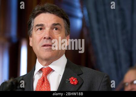 Austin Texas États-Unis, 30 mai 2011: Le gouverneur du Texas Rick Perry lors d'une conférence de presse au Capitole du Texas parlant de la session législative qui vient d'être achevée. ©Marjorie Kamys Cotera/Daemmrich Photographie Banque D'Images