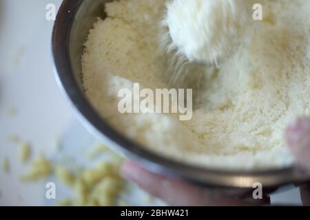 Fromage pecorino pour cacio e Pepe Banque D'Images