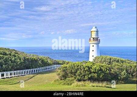 Phare de Cape Otway avec la mer derrière Banque D'Images