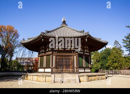 Le temple de Kofukuji Nara a été fondé en 669 par la puissante famille Fujiwara, la pagode de cinq étages de 50 m de haut connue sous le nom de Musée national du Trésor, qui maison Banque D'Images
