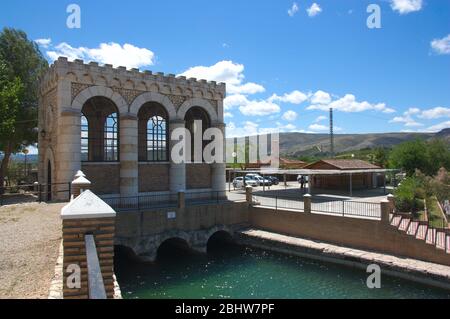 Avril 2018. Antella, Valence, Espagne. Maison des portes construites en 1732 pour localiser deux portes à l'intérieur, qui quand élevé laisser l'eau passer de l'irg Júcar Banque D'Images