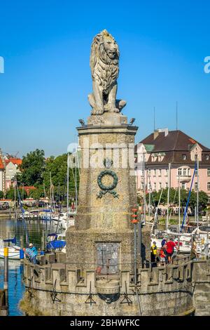 Lindauer Loewe, lion bavarois dans le port, île d'entrée du port de Lindau, lac de Constance, Lindau am Lake Constance, Swabia, Bavière, Allemagne Banque D'Images