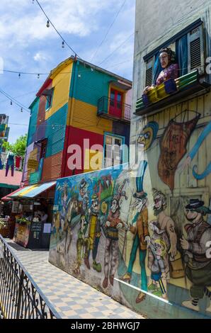 Buenos Aires, Argentine, 28 décembre 2015 : couleurs vives de Caminito, le musée de rue coloré du quartier de la Boca à Buenos Aires, Argentine - Banque D'Images