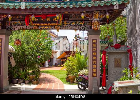 Phuket, Thaïlande - 5 septembre 2017 : entrée au sanctuaire de la lumière Serene. C'est dans la vieille ville. Banque D'Images