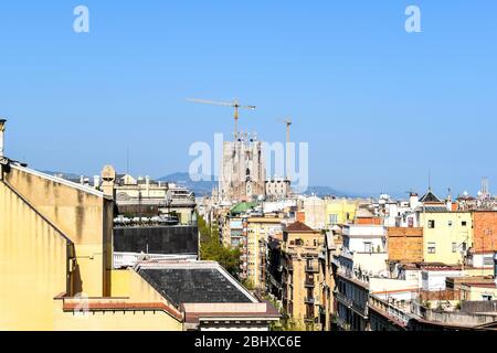Vue sur la Sagrada Familia depuis la Casa Mila Banque D'Images