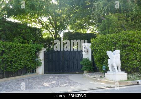 Holmby Hills, Californie, États-Unis 27 avril 2020 une vue générale de l'atmosphère la maison de Walt Disney au 355 N. Carolwood Drive à Holmby Hills, Californie, États-Unis. Photo de Barry King/Alay stock photo Banque D'Images