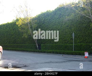 Holmby Hills, Californie, États-Unis 27 avril 2020 une vue générale de l'atmosphère de la maison de Barbra Streisand au 301 N. Carolwood Drive à Holmby Hills, Californie, États-Unis. Photo de Barry King/Alay stock photo Banque D'Images