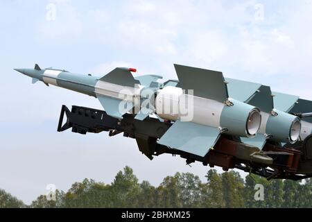 Radom, Mazowieckie / Pologne - 23 août 2015 : lanceur de missiles avec projectiles (ogives). Banque D'Images