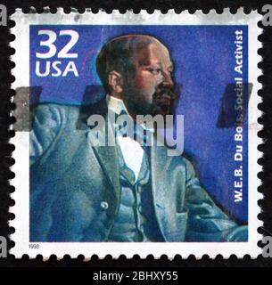 USA - VERS 1998: Un cachet imprimé aux Etats-Unis montre W. E. B. du Bois, activiste social, sociologue et historien, vers 1998 Banque D'Images