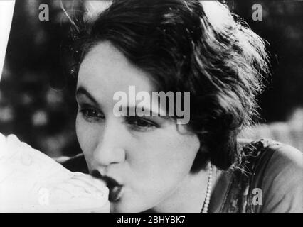 L’âge d’or année : 1930 - France Lya Lys dirigé par Luis Bunuel Banque D'Images