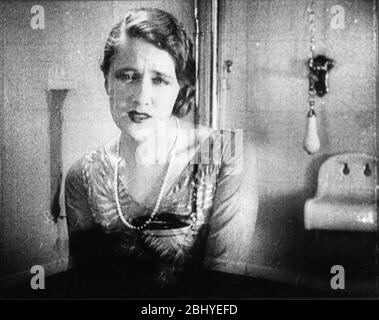 L'âge d'or année: 1930 France Lya Lys Directeur: Luis Buñuel Banque D'Images