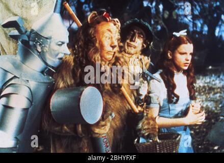 The Wizard of Oz Year: 1939 USA Director: Victor Fleming Judy Garland, Ray Bolger, Bert Lahr, Jack Haley Banque D'Images