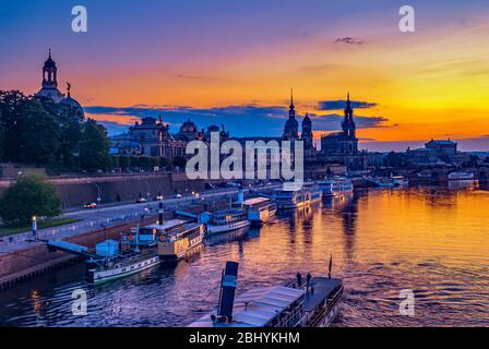 Dresde, Saxe, Allemagne - vue historique de la vieille ville au coucher du soleil. Banque D'Images