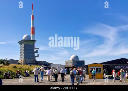 Agitation touristique sur le Brocken, la plus haute montagne des montagnes Harz, Allemagne. Banque D'Images