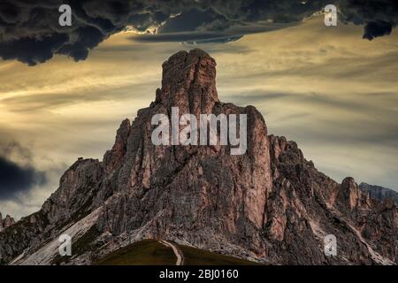 Orage dans les Dolomites, Giau Pass Banque D'Images