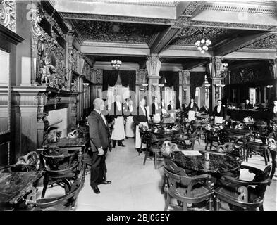 Les hommes à la salle à manger du Delmonico Cinquième Avenue et 44th Street 1901 Banque D'Images