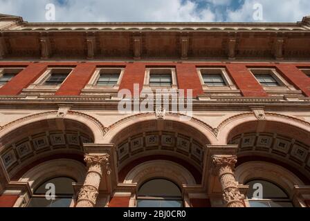 Architecture victorienne Henry Cole Wing Exhibition Road Red Brick Stone V&A Museum, Cromwell Road, Knightsbridge, Londres SW7 par Aston Webb Banque D'Images