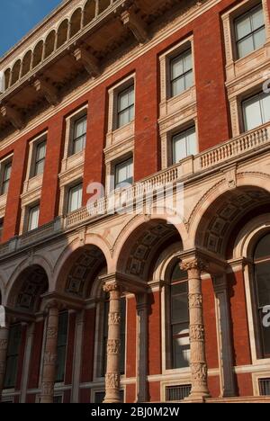 Architecture victorienne Henry Cole Wing Exhibition Road Red Brick Stone V&A Museum, Cromwell Road, Knightsbridge, Londres SW7 par Aston Webb Banque D'Images