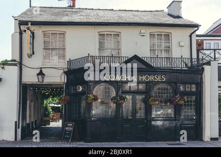 London/UK-1/08/18: The Coach and Horses Pub, pub local sur Barnes High Street à Londres Borough de Richmond upon Thames. Les pubs sont un moyen de boire le plus Banque D'Images