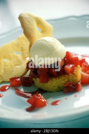 Dessert aux fruits à la crème glacée - Banque D'Images