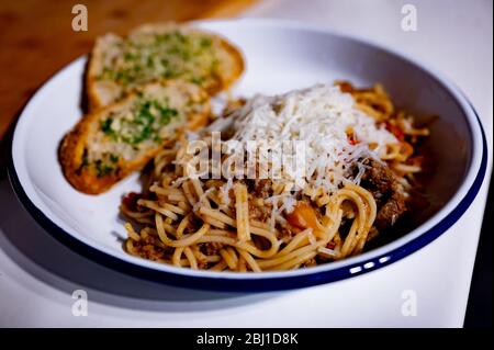 Gauche sur SPAG bol Banque D'Images
