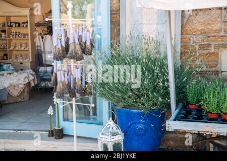 Tihany, Hongrie - 28 juin 2019 : boutique de souvenirs de lavande du village de Tihany Banque D'Images