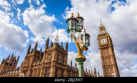 Big Ben et les chambres du Parlement de Westminster Bridge, Londres, Angleterre Banque D'Images