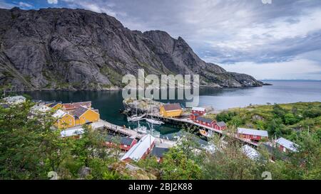 Norvège, en été, îles Lofoten, en vélo avec 2 jeunes enfants, Banque D'Images