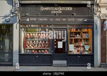 Le Hampstead Butcher l'un des nombreux petits magasins spécialisés forcés de fermer pendant l'éclosion de Covid-19 avril 2020, Muswell Hill Banque D'Images
