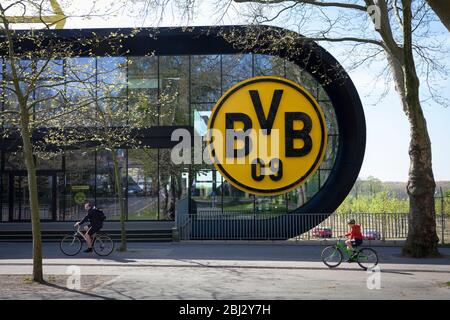 BVB Fan shop BVB FanWelt du club de football Borussia Dortmund au stade signal Iduna Park, Dortmund, Allemagne. BVB-Fanshop, BVB FanWelt am Stad Banque D'Images