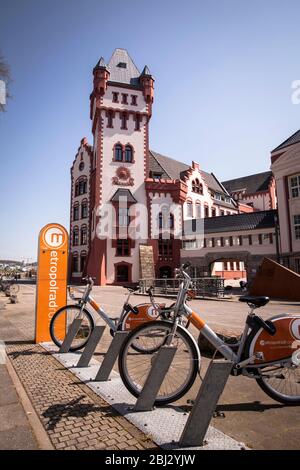 Station de partage de vélo Metropolradruhr en face du château Hoerde au lac Phoenix, Dortmund, région de la Ruhr, Rhénanie-du-Nord-Westphalie, Allemagne. Station plus mi Banque D'Images