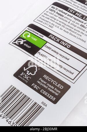 ÉTIQUETAGE DU produit ASDA avec statut de recyclage de l'emballage. Pour la guerre sur le plastique souple, le logo largement recyclé, les informations sur le recyclage des emballages, les étiquettes alimentaires. Banque D'Images