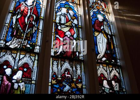 Architecture de renouveau gothique Église catholique romaine de la Sainte Trinité, 41 Brook Green, Hammersmith, Londres W6 7BL par William Wardell Joseph Hansom Banque D'Images