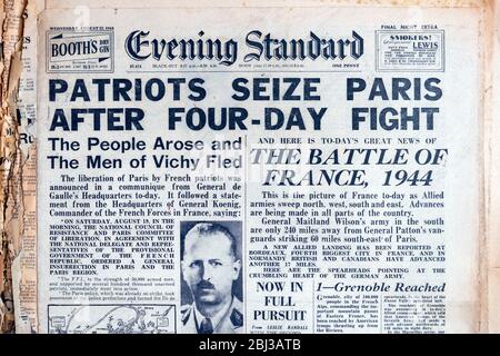 "Les Patriots saisissent Paris après quatre jours de combat" "la bataille de France 1944" Evening Standard deuxième titres du journal 23 août 1944 Londres Angleterre Royaume-Uni Banque D'Images