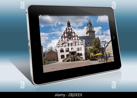 Vue depuis le vieux marché jusqu'à l'ancien guildhall et la tour du nouveau guildhall de la ville de Plauen, Vogtland, Saxe, Allemagne, Europe Banque D'Images