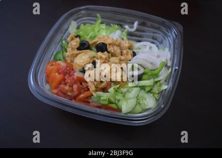 Salade de poulet Tikka avec espace pour ajouter du texte Banque D'Images