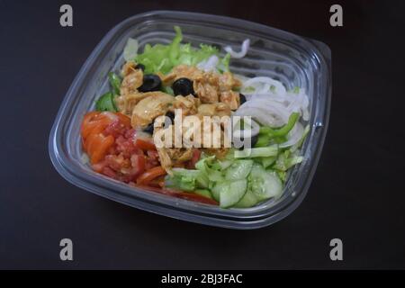 Salade de poulet Tikka avec espace pour ajouter du texte Banque D'Images